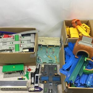 (.)[3 mouth shipping ] large amount Plarail Tomica Town Takara Tommy TOMY road station tunnel rail parts parts . summarize set 
