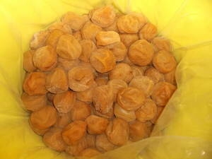 . peace 5 year production no addition .. south height plum white dried . pan production 2L approximately 1 kilo ( kilo sale )