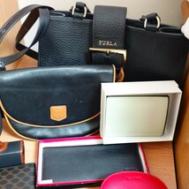 遺品整理品 未使用品あり ブランド 財布 バッグ LOUISVUITTON BALENCIAGA GUCCI BURBERRY CELINE BVLGARI COACH FURLA 大量 まとめ _画像5