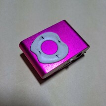 ジャンク品　部品取り　 故障品　メーカー　型番不明　クリップ式 デジタルオーディオプレーヤー 本体のみ　ピンク　赤紫_画像1