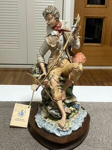 MANIFATTURA PORCELLANE 釣りをする陶器人形　美術品 ドール スタチュー 置物 イタリア