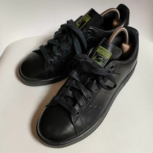 【美品】adidas　アディダス　スタンスミス　 スニーカー 黒　23.5cm　品番S74934　本革　ガラスレザー