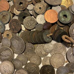 【1円スタート】日本 外国 古銭 雑銭 おまとめ 大型貨幣 コイン ヨーロッパ アメリカ 銀貨 大量 身辺整理品の画像1