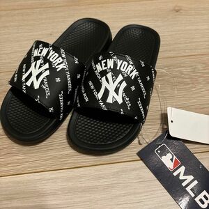 新品　キッズ　MLB シャワーサンダル