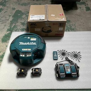 [M106] 【送料無料】マキタ ロボットクリーナー RC200DZ 箱と取説と付属品付き＋18V6Aバッテリー2個＋2口充電器