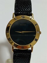 稼 働品 GUCCI 3000.2.M メンズ腕時計 黒色文字盤 新品電池 オリジナル革ベルト、尾錠 _画像2