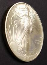 アメリカ 1ドル銀貨 リバティコイン イーグル純銀1995年発行 1枚 美品【UNITED STATES OF AMERICA 1OZ FINE SILVER 1 DOLLOR】_画像5