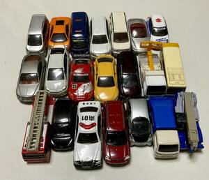 USED★TAKARA TOMY★トミカ車２１台★パトカー・路線バス・スポーツカー・ゴミ収集車・レーシングカー・ハシゴ車・クレーン車・高所作業車