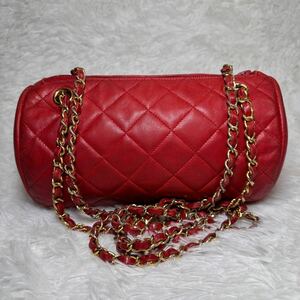 美品　CHANEL シャネル ラムスキン　チェーンショルダーバッグ マトラッセ　ドラム型　赤　斜め掛け可能