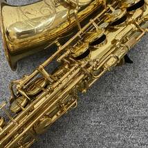 M227-Z14-279 YAMAHA ヤマハ YAS-62 023000 ALTO SAXOPHONE アルトサックス 彫刻入り ハードケース付き 金管楽器 楽器 ②_画像7