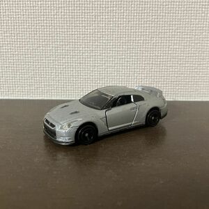 トミカ　日産　GT-R ミニカー