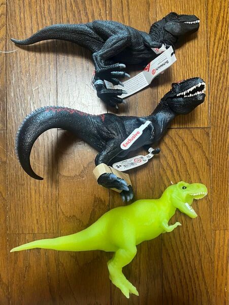 シュライヒ　ティラノサウルス　2体　新品　柔らか素材蛍光緑　ティラノサウルス 1体　