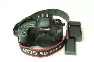 良品　キャノンEOS 5DMARKⅢ ボディ　デジタル一眼カメラ　　　シャター回数２０７８８回