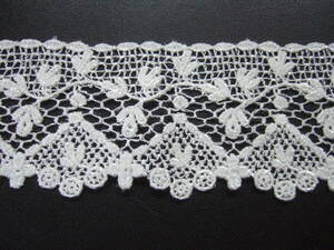◆ヴィンテージ・チュールレース　白　全体に入った刺繍が見事　幅約４センチ　長さ１.７メートル