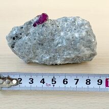 鉱石　天然石 コランダム　ルビー　母岩付き　233.5g_画像2