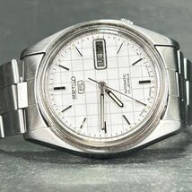 1970年代 SEIKO セイコー セイコー5 7009-821J 腕時計 自動巻き アナログ カレンダー 亀戸製 ステンレススチール ホワイト 動作確認済み_画像4