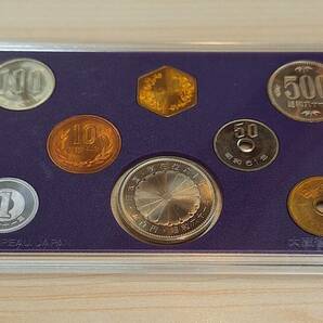 1986年 昭和61年 貨幣セット ミントセット 天皇陛下御在位六十年記念500円白銅貨幣入り 額面1166円 記念硬貨 記念貨幣 保管品の画像3