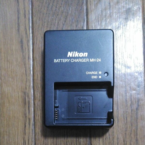 Nikonニコン 充電器 バッテリーチャージャー　MH-24