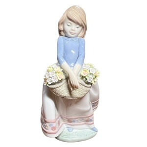 美品 LLADRO リヤドロ 五月の花 フィギュリン 置物 陶器人形 女の子 5月 西洋陶磁 ME0302