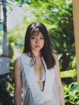 今田美桜 ラミネート加工 切り抜き 写真集 10ページ 管理番号I05 かわいい 美少女 美人 写真_画像1