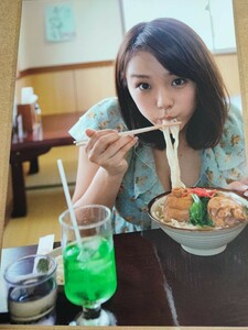 篠崎愛 ラミネート加工 切り抜き 写真 写真集 6ページ LS10 アイドル セクシー かわいい グラビア 美女 美人 美少女