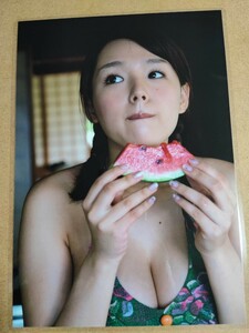 篠崎愛 ラミネート加工 切り抜き 写真 写真集 6ページ LS07 アイドル セクシー かわいい グラビア 美女 美人 美少女