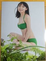 吉岡里帆 ラミネート加工 切り抜き 写真集 8ページ R08 水着 巨乳 美乳 グラビア_画像3