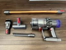 美品動作確認済　dyson SV12 コードレスクリーナー V10 fluffy 掃除機 フラッフィー ダイソン 洗浄 除菌済　フルセット_画像1