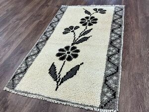 Art hand Auction Tribal Rug★A Moment of Relaxation★106×64cm Moroccan Carpet Handmade Handwoven Natural Living Room Kitchen Carpet 02ADSRS240520011D, furniture, interior, carpet, Rugs, mat, Carpets in general