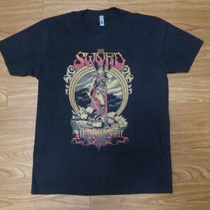 即決/新品/送料込★The Sword Tシャツ 正規品 Lサイズ 解散発表したザ・ソード オフィシャル Black Sabbathが好きな方にも