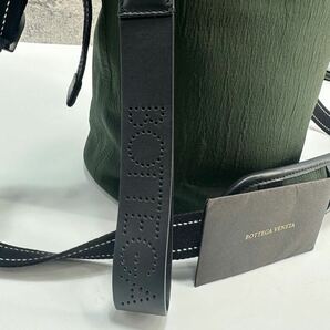 美品◆希少◆BOTTEGA VENETA●ボッテガヴェネタ バケット メッセンジャーバッグ ショルダーバッグ 斜め掛け ポシェット メンズ カーキ 黄緑の画像3