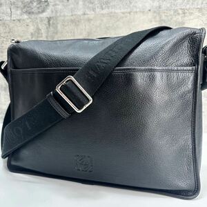  rare * beautiful goods *LOEWE * Loewe hole gram shoulder bag business bag diagonal .. shoulder .. Logo men's leather original leather black black 