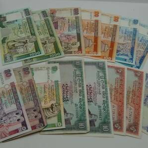 ◇スリランカ 旧紙幣15枚◇md400の画像1