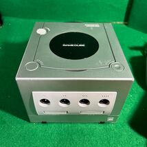 Nintendo／ 任天堂　 GAMECUBE／ゲームキューブ 本体 コントローラー　DOL-001(JPN)　日本製　動作確認済み! 動作良好　シルバー_画像2