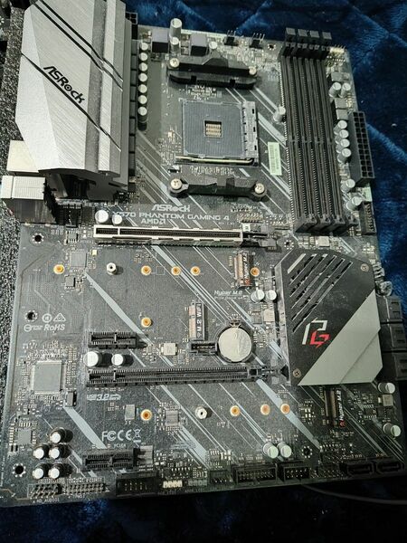 ASRock X570 PHANTOM GAMING4 マザーボード