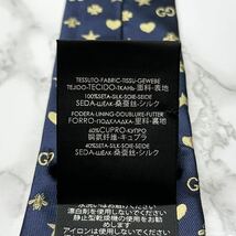 極美品 現行タグ レア GUCCI ネクタイ シルク100% 総柄 蜂 GGロゴ 星 ハート ソーホー ナロータイ ブランドロゴ 刺繍 ネイビー 送料無料_画像6