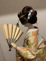 【美品・高級人形】日本人形 着物 アンティーク 舞子 芸者 骨董 置物 当時物 尾山人形 オブジェ 高級人形_画像7