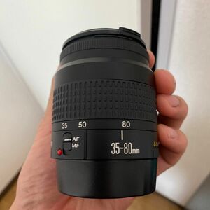 Canonのズームレンズです。eos kissx3に使用していました。