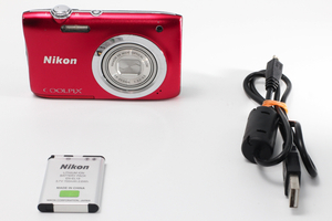 4647- ニコン Nikon デジタルカメラ COOLPIX A100 光学5倍 2005万画素 レッド 並品