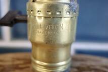 ビンテージ ５０’s LEVITON ソケット 真鍮 E26 電球ソケット 照明 アメリカ製 インテリア アメリカンハウス DIY ガレージ　ライト_画像3