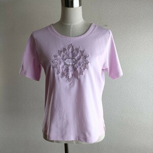 ピンクのトップス　Tシャツ