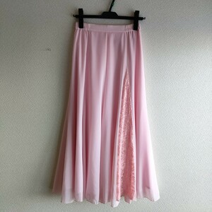 社交ダンス　優しいピンクのロングスカート