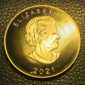 外国古銭 カナダ エリザベス2世記念 2021年 大型金貨 メイプルリーフ金貨 カプセル付きの画像2