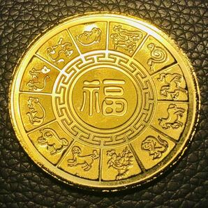 外国古銭 中国 十二支 犬 戌犬納福 アンティーク 福 記念幣 縁起物 大型金貨 カプセル付きの画像2