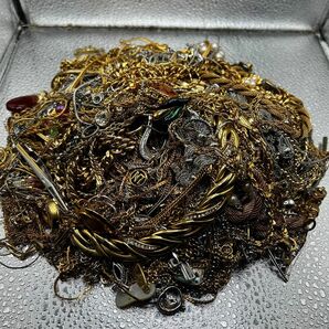 大量ジャンクアクセサリー まとめ売り約2.3kg ネックレス、ブローチなど＊要、購入前コメント ＊値下げ不可