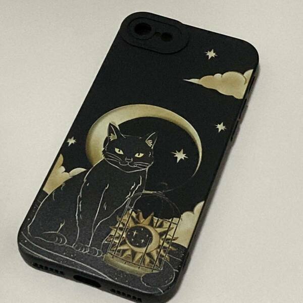 新品送料無料 おしゃれな黒猫の占い風iPhoneケース7/8/SE2.3用 ブラック ソフトケース 太陽と月と星と雲 太陰太極 タロットカード風