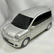 トヨタ シエンタ Sienta ミニカー カラーサンプル シルバー TOYOTA 色見本 長さ25.5cm 幅10.5cm 高さ10cm_画像1