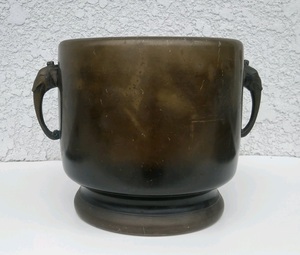 《送込》（Ｂ4）【火鉢・鋳物】径25.5×高24.5㎝　6.4㎏　象の持ち手　中古　年代物　植木鉢の鉢カバー　傘立て