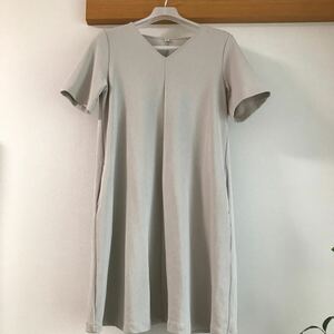 [ used ]UNIQLO Uniqlo cut and sewn milano rib V neck One-piece ( short sleeves ) size L