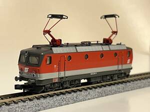 Roco 品番不明 OeBB オーストリア国鉄 1044 電気機関車 赤/白 Ep.4〜5 フライホイール搭載モデル カタツムリロゴ
